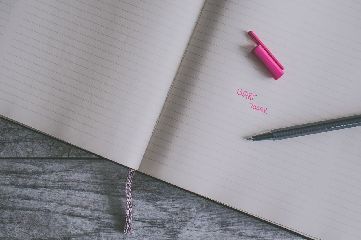 Image of a pink pen with the cap off and the words 'Start today' written on a notepad
